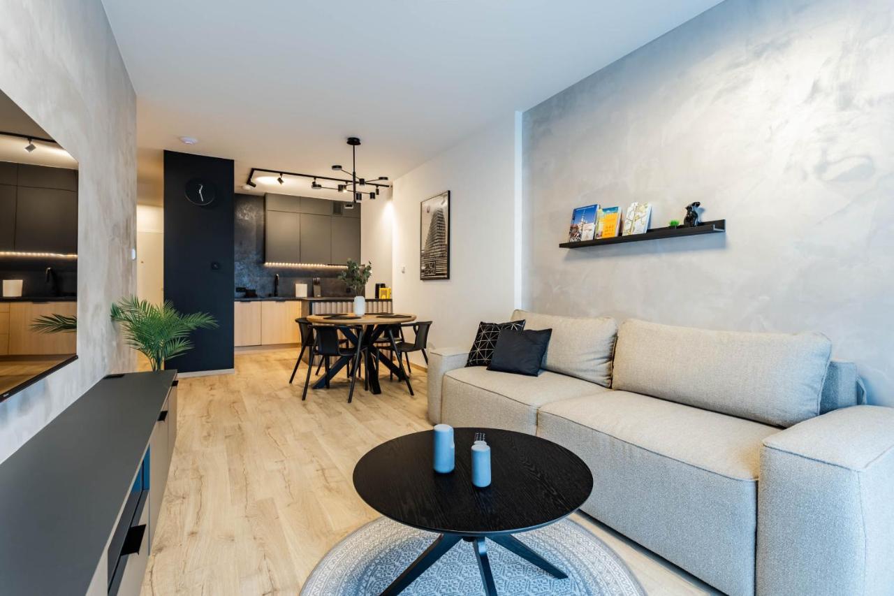 Klimatyzowany Apartament Very Berry Z Parkingiem W Poznaniu By Noclegi Renters Extérieur photo